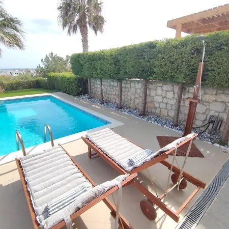 With Private Pool Just 3 Minutes From The Beach Apartment *