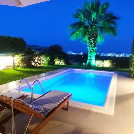 With Private Pool Just 3 Minutes From The Beach *