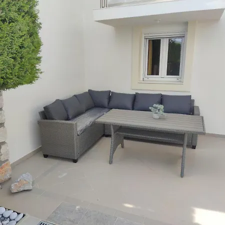 With Private Pool Just 3 Minutes From The Beach Апартаменты Хараки