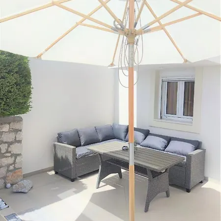 Апартаменты With Private Pool Just 3 Minutes From The Beach