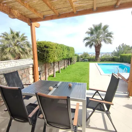 With Private Pool Just 3 Minutes From The Beach Хараки